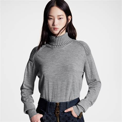 Ribbed Accent Turtleneck 